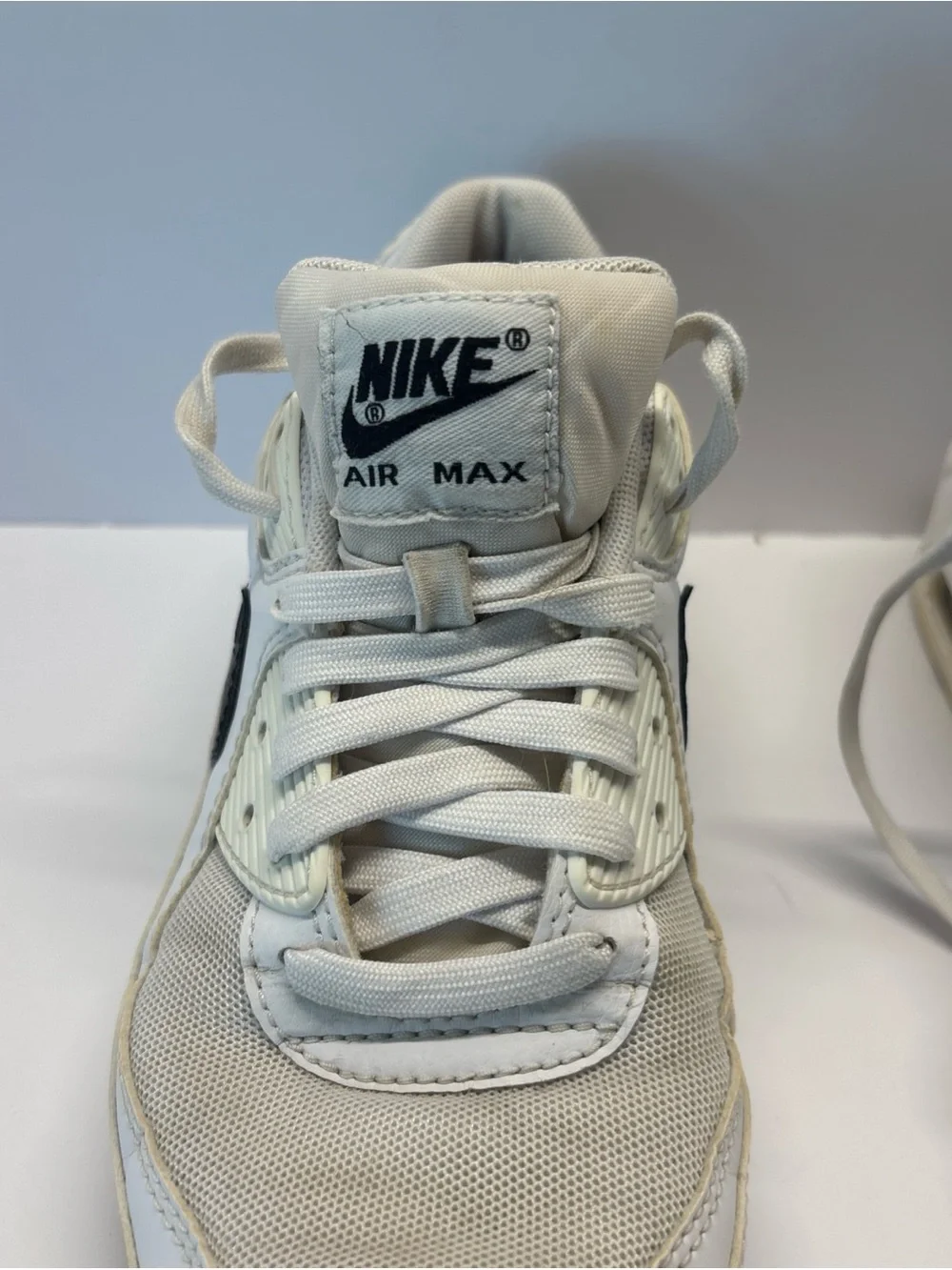 Nike White and Black Air Max Retro Runner men’s size 8.5 women’s size 10